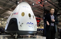 Elon Musk predstavil pilotovanú loď Dragon v2