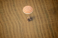 Sojuz TMA-22 pristál v Kazachstane
