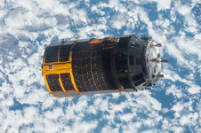 Nákladná loď HTV-5 po odpojení od stanice ISS smerujúca k riadenému zániku v atmosfére Zeme.